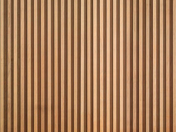 Akustikpaneele aus Holz an der Wand