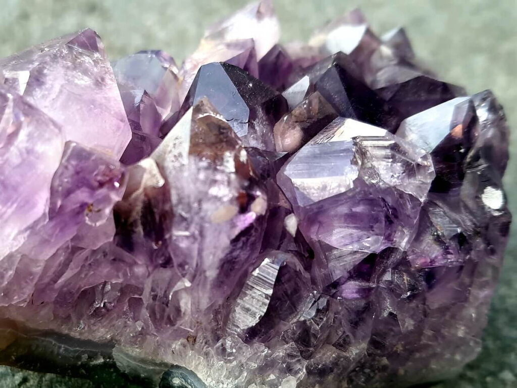 Teil einer Amethyst Druse